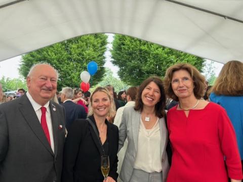 Des membres de l’Association avec SE l’Ambassadrice. De gauche/left à droite/right: SE l’Ambassadrice; Catherine PEDAMON VP & Présidente English & Welsh Section of the Society, Director; member of the Society and French Consul Honoraire Cardiff, Cécile JONES; Simon HORSINGTON, Vice-Président D’honneur fondateur of the Society.